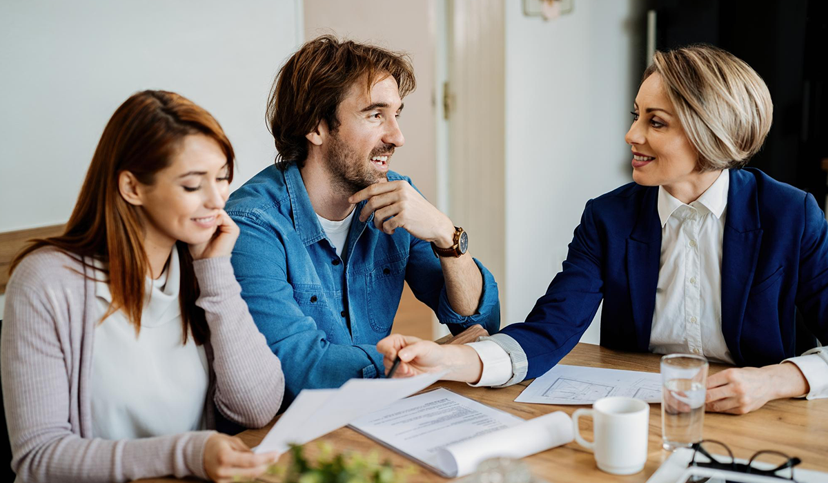 Why Working with the Best Mortgage Broker Can Save You Time and Money