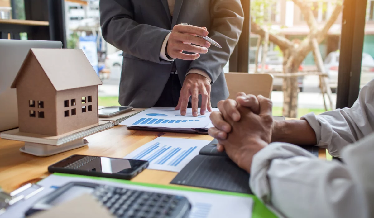 How the Right Mortgage Broker Saves You Time and Money